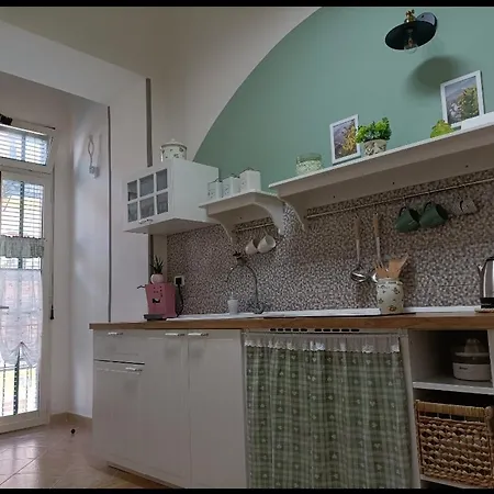 Апартаменты Appartamento: La Maison Verte Неаполь